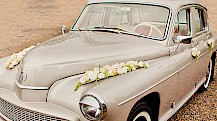 Dekoracje samochodów do ślubu